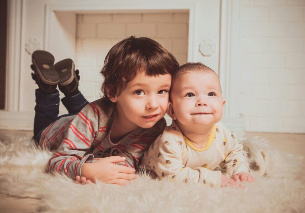 introducing new baby to siblings